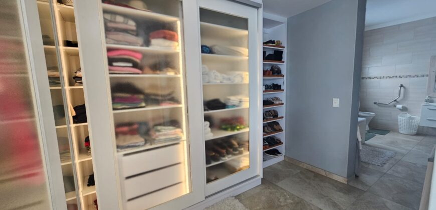 8 Bedroom Property for Sale